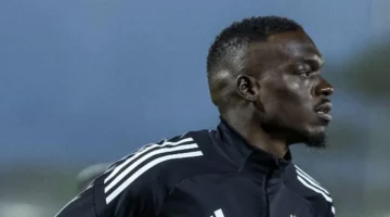 كامويش مهاجم الأهلي يظهر بقصة شعر جديدة ولافتة للأنظار